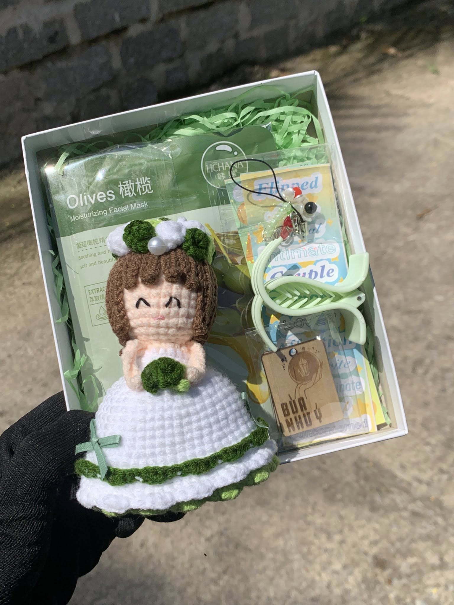 Búp Bê Hoa Xanh Lá Cây